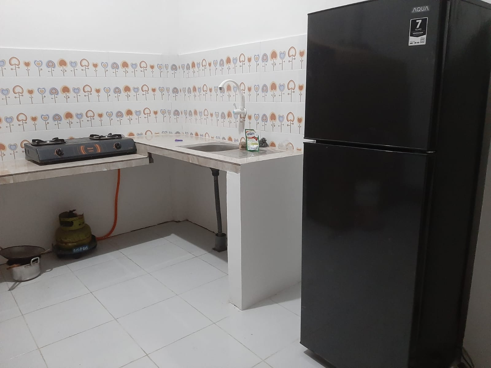 Dapur Bersama dan Kulkas untuk Penghuni Kos