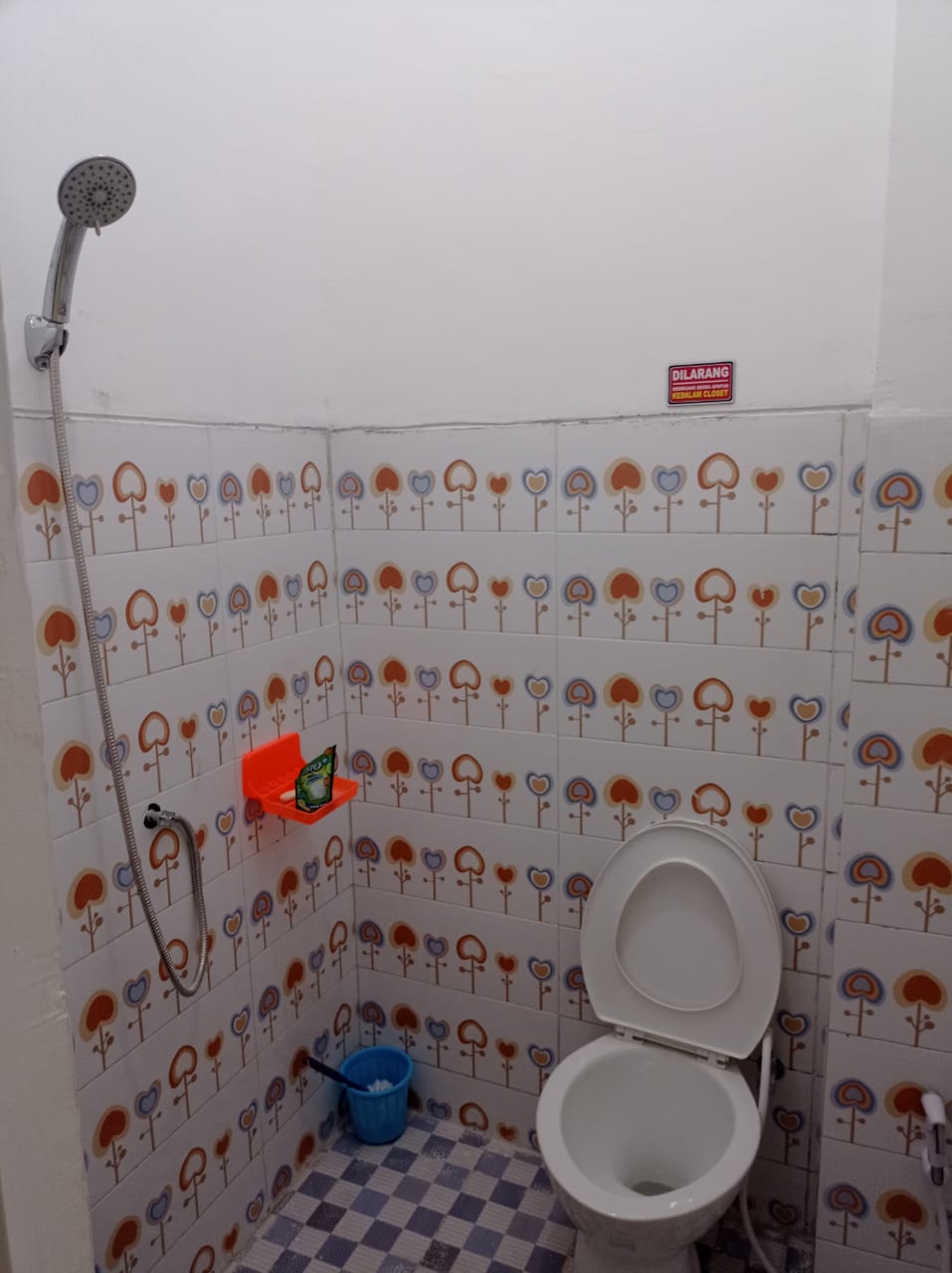 Kamar Kos dengan Kamar Mandi Dalam